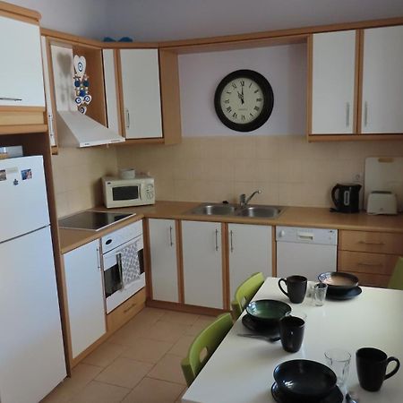 Phoebes Place At Kalamaki Court, 2 Bedroom Villa With A Shared Pool Ngoại thất bức ảnh
