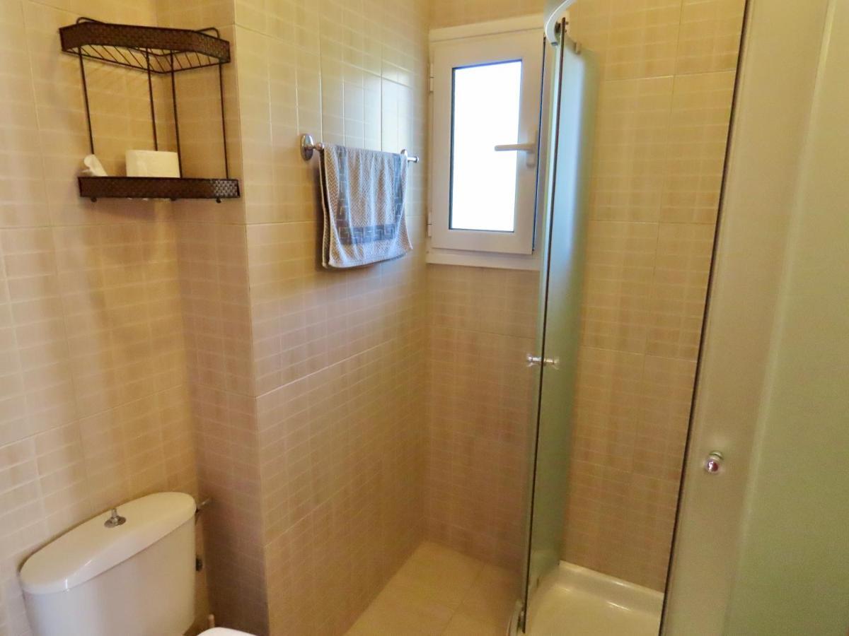 Phoebes Place At Kalamaki Court, 2 Bedroom Villa With A Shared Pool Ngoại thất bức ảnh
